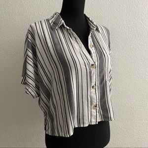 Short Sleeve Cropped Button Down Top